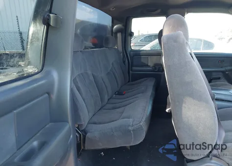 2002 Chevrolet Silverado 1500 Ls z USA, uszkodzony, nr VIN 2GCEC19X221284368